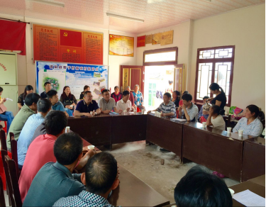 農(nóng)忙時(shí)節(jié)送化肥 扶貧助農(nóng)創(chuàng)增收