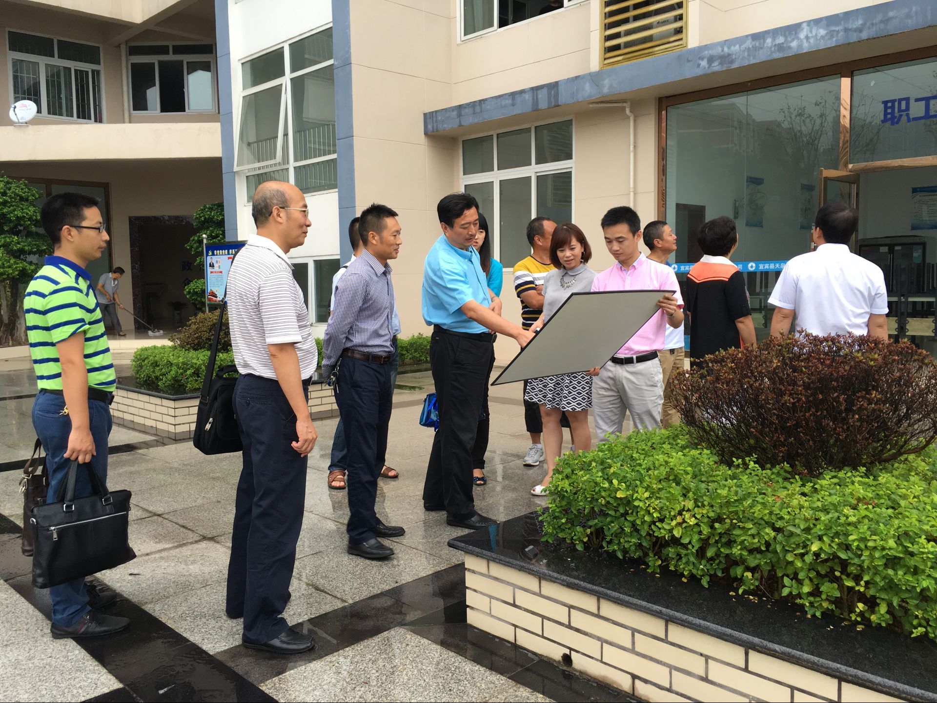 講紀(jì)律 強(qiáng)作風(fēng) 促發(fā)展