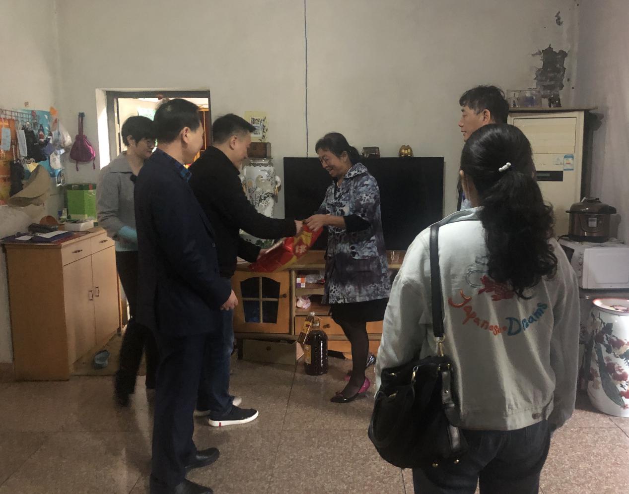 走訪慰問困難戶，真情關愛暖人心