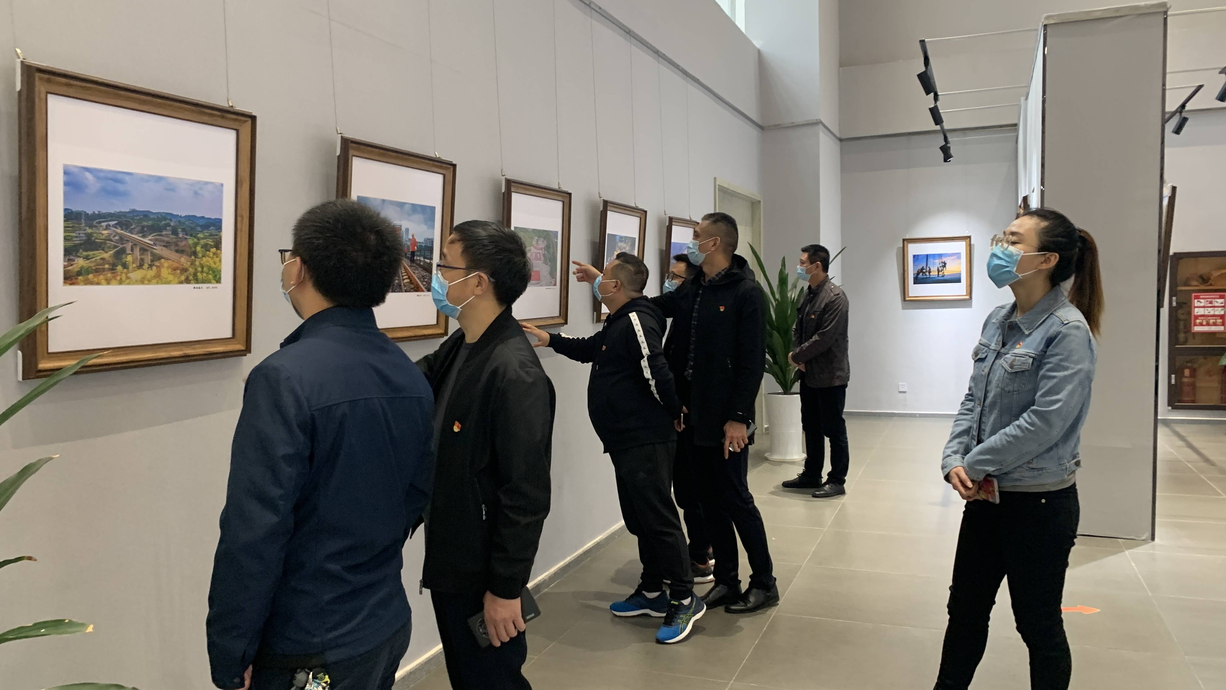 公服集團清源水務(wù)公司黨委組織參觀“喜迎二十大·邁步復(fù)興路”主題展